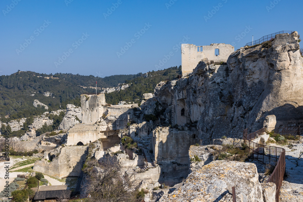Vue sur les ruines du château fort des Baux-de-Provence depuis la tour Sarrasine