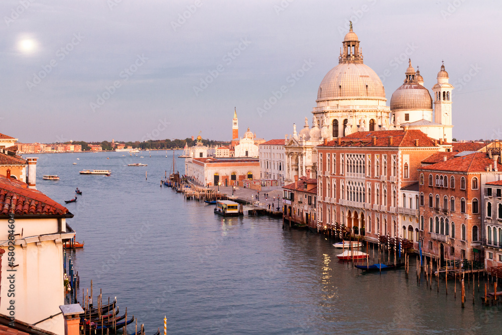 Venezia. Veduta aerea del Canal Grande verso La Salute, la Dogana e l'Isola di San Giorgio.