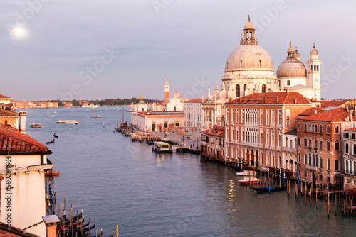 Venezia. Veduta aerea del Canal Grande verso La Salute, la Dogana e l'Isola di San Giorgio.