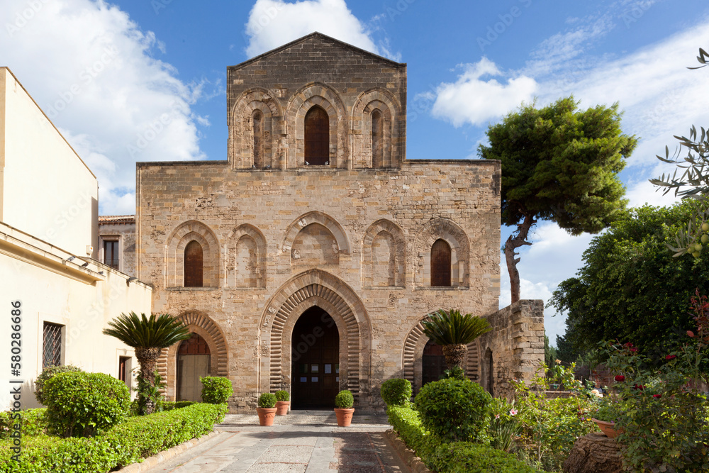 Palermo. Facciata con giardino della Basilica della Santissima Trinità del Cancelliere (Basilica della Magione)
