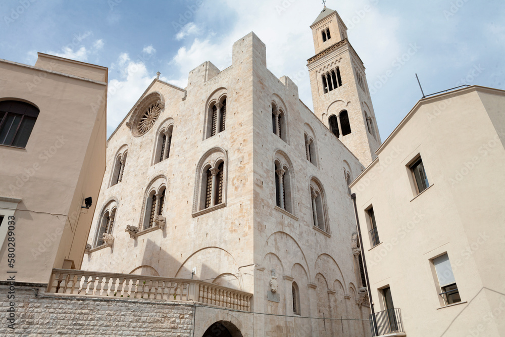 Bari. Veduta esterna con campanile della Basilica Cattedrale Metropolitana Primaziale San Sabino
