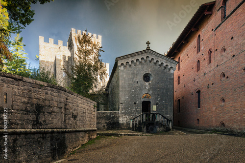 Il Castello di Brolio, Gaiole in Chianti con la Cappella di San Jacopo photo