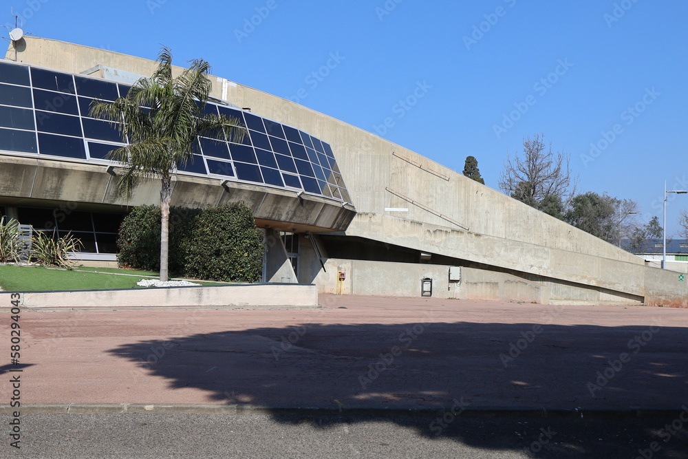 Le parc des expositions, vu de l'extérieur, ville de Perpignan, département des Pyrenees Orientales, France Le parc des expositions, vu de l'extérieur, ville de Perpignan, département des Pyrenees Orientales, France