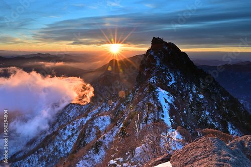 四国愛媛県西条市にある日本百名山「石鎚山冬景色」