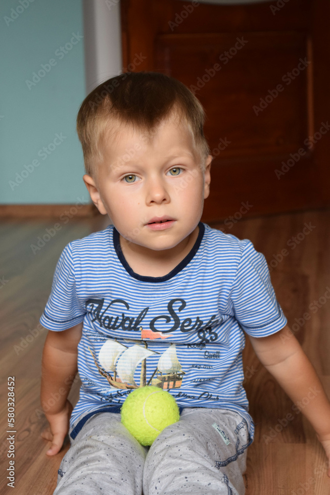 Fototapeta premium Child at home with a ball