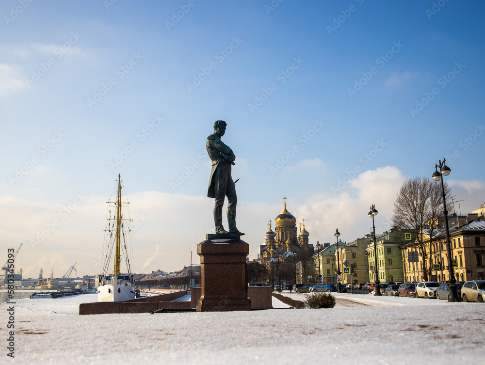 Obraz premium Monument to Kruzenshtern on the embankment