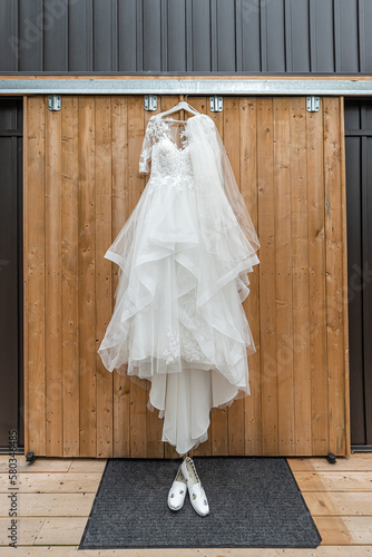Ruffles of Chiffon Wedding Dress with Canvas Shoes