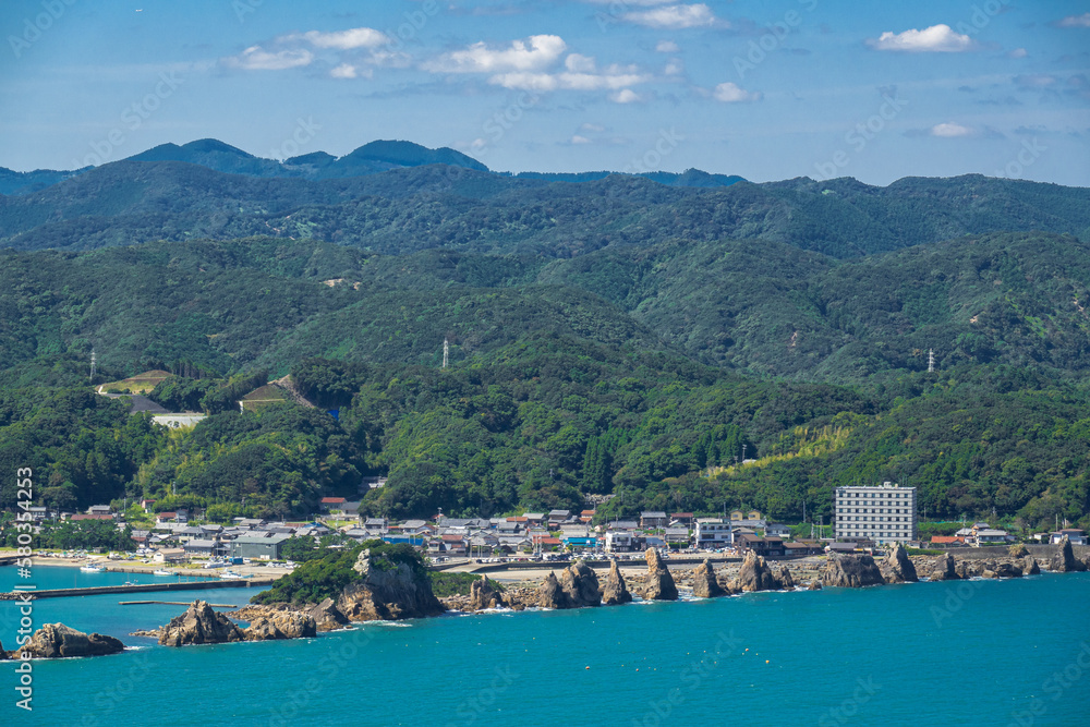 和歌山県 串本町の橋杭岩と海の風景