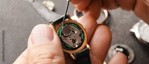 Canvastavla Male clock maker repairing broken watch at table, closeup
