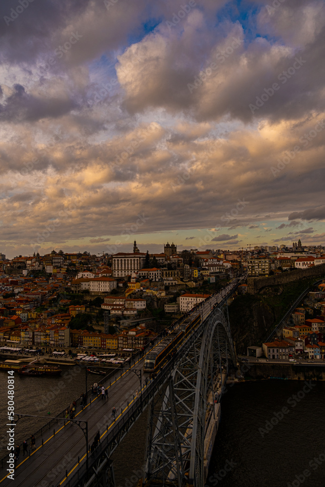 Sunset Splendor: Captivating View of the Dom Luís Bridge in Porto, Portugal Sunset Splendor: Captivating View of the Dom Luís Bridge in Porto, Portugal