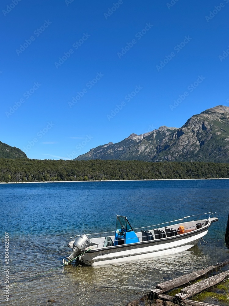 lago en la patagonia argentina