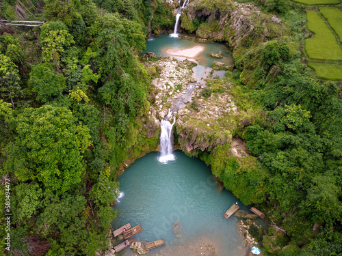 Fotografia Chieng Khoa Waterfall, located in Chieng Khoa Commune, Van Ho District, Son La P