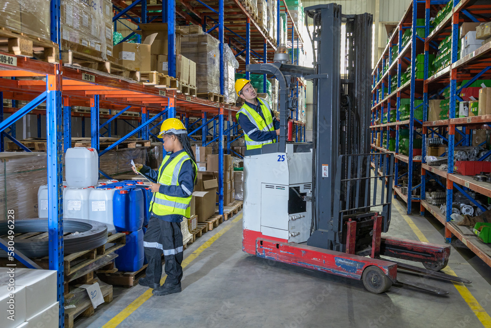 Store clerks inspect products, warehouses, industrial and logistics supply chains. Store clerks inspect products, warehouses, industrial and logistics supply chains.