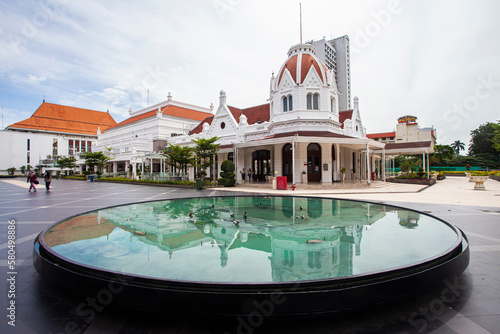 Surabaya Square (Alun-Alun) and Balai Pemuda Building are one of the historical buildings (cultural heritage) which are protected by the Surabaya City Government. 