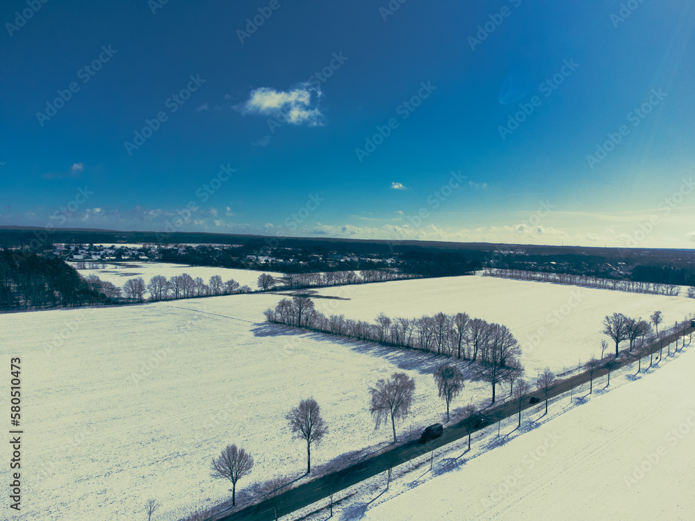 Winterlandschaft bei blauem Himmel