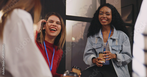 A group of female company employees are having fun chatting after work.