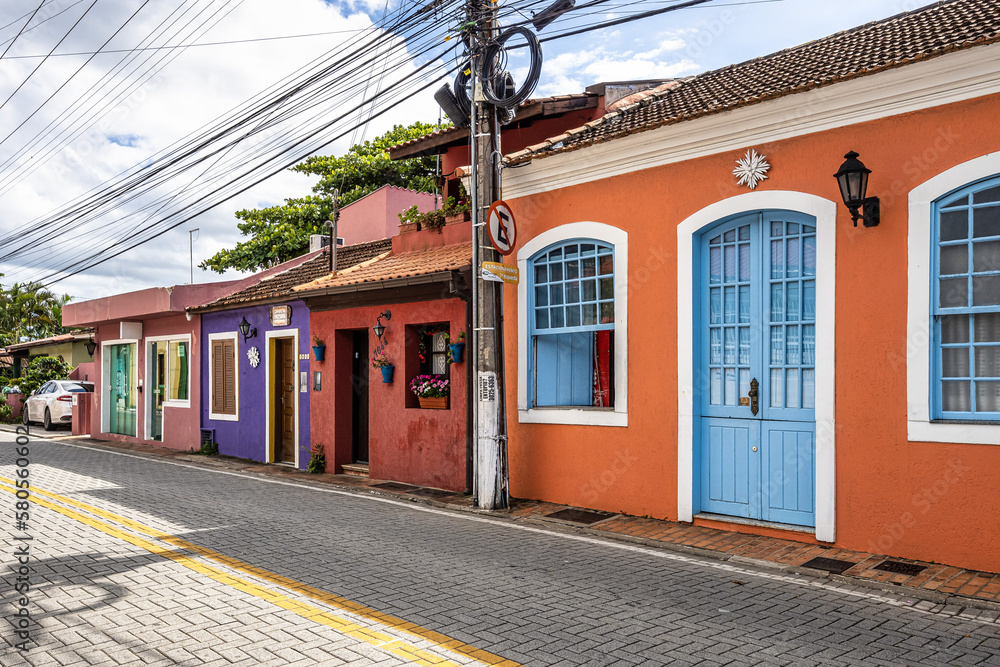 Obraz premium Colorful houses in colonial Portuguese architecture in Ribeirao da Ilha, Florianopolis, Santa Catarina, Brazil.