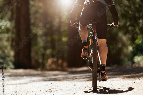 Mountain biking man riding on bike in summer mountains forest landscape Fototapet