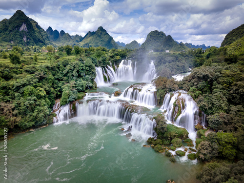 Fototapeta Naklejka Na Ścianę i Meble -  Ban Gioc Waterfall, Cao Bang Province, Vietnam - View panorama of Ban Gioc Waterfall on a sunny beautifull day. This is the largest and most beautiful waterfall in Southeast Asia.
