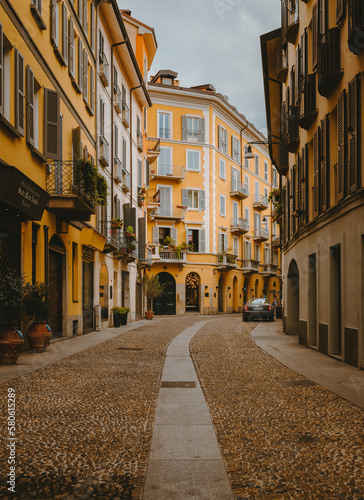 Fototapeta Naklejka Na Ścianę i Meble -  Alley in Milan's famous Brera district