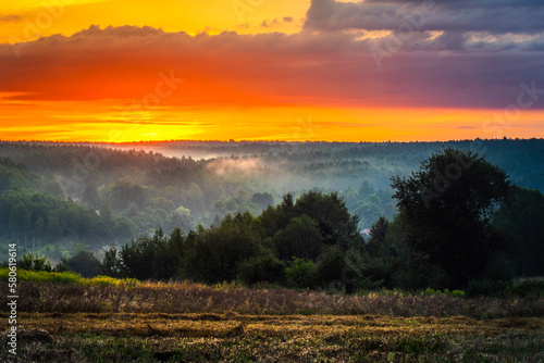 Czerwień nad doliną.