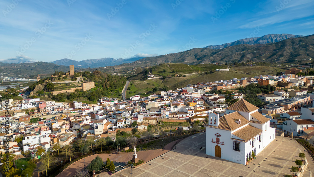 vista aérea del municipio de Vélez-Málaga en la comarca de la Axarquía de Málaga, España	