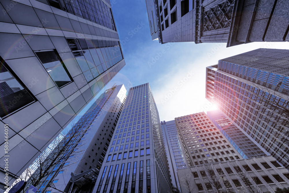 Fototapeta premium 太陽の光が綺麗な東京のビル群