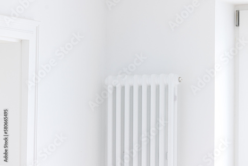 Wallpaper Mural Eine Heizung oder ein weißer Heizkörper im modernen Design in einem energetischen sanierten Altbau Torontodigital.ca