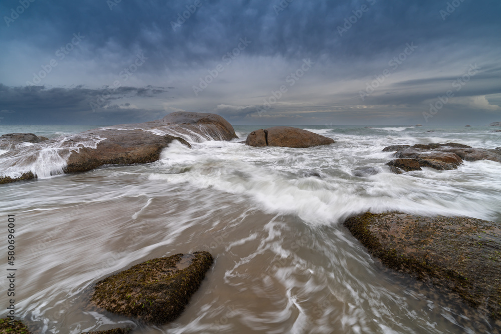 Obraz premium beautiful sunset over the Indian Ocean Sri Lanka