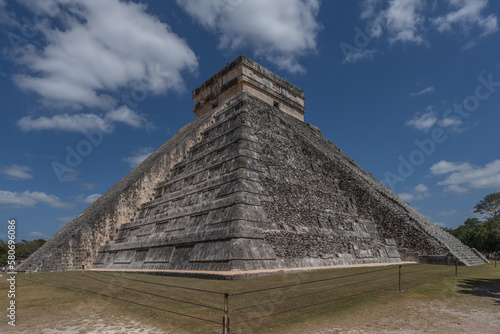 Chitzen Itza is a Mayan ruin on Mexico s Yucat  n Peninsula in the state of Yucat  n.