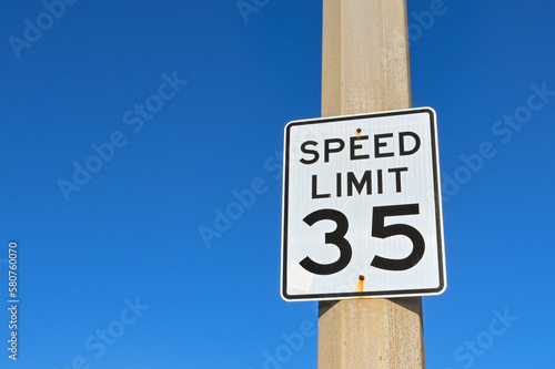 Принти на полотні Speed limit sign in the USA isolated against a deep blue sky