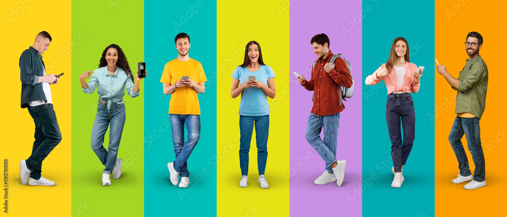 Obraz premium Cheerful young international people in casual show phone with empty screen, chatting, texting