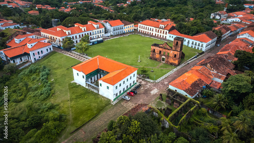 Alcântara Colonial Casarões Igrejas Ruínas Abandonado São Luís Maranhão Brasil Colônia IPHAN Histórico História Brasileira Arquitetura Telhado Aéreo Drone Viagem Turismo Turístico 