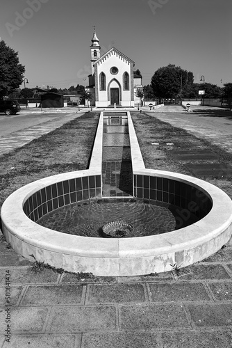 Fotografie Decorative water pools and historic church in Abano Terme
