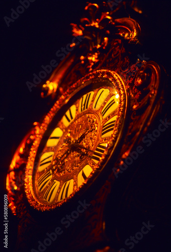 アンティークの大時計 © L.tom