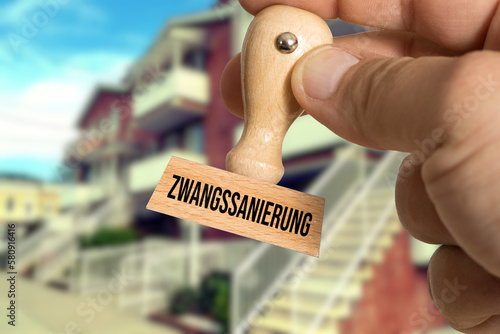 Ein Haus und Stempel Zwangssanierung wegen Öl- und Gasheizungverbot photo