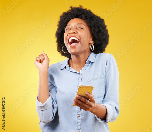 Canvas Print Happy, excited and phone with black woman in studio for text message, notification and social media news