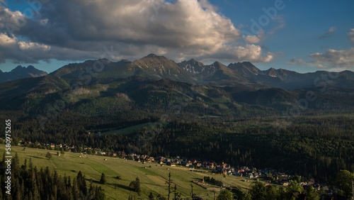 Fototapeta Naklejka Na Ścianę i Meble -  Panorama Tatr z Tarasówki  w Tatrach