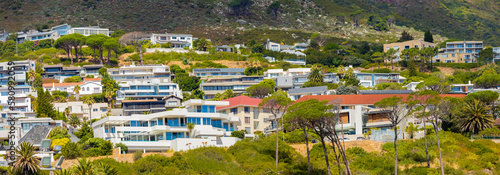Vászonkép Large mansions in Camps Bay below Table Mountain