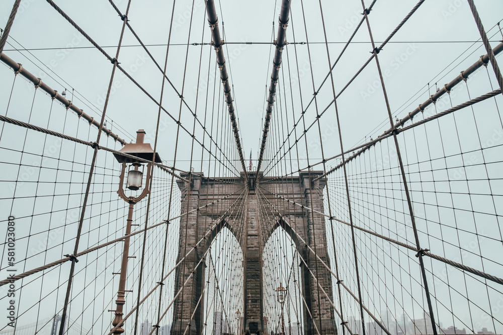Fototapeta premium Foto del Puente de Brooklyn en Manhattan, Nueva York, Estados Unidos.