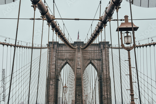 Foto del Puente de Brooklyn en Nueva York, Estados Unidos, sin gente.