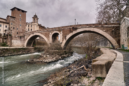 Φωτογραφία The bridge to isola tiberina