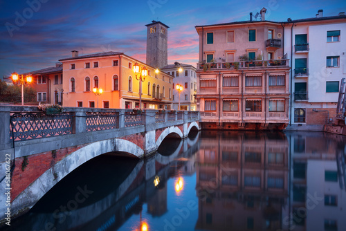 Obraz na płótnie Treviso, Italy. Cityscape image of historical center of Treviso, Italy at sunrise. w salonie
