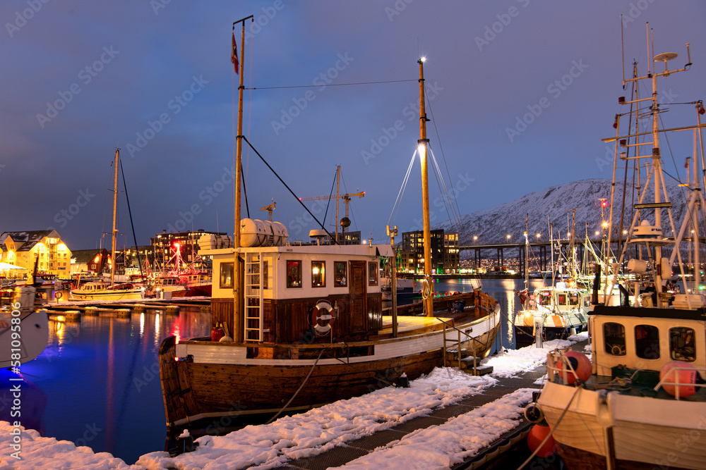 Hafen bei Nacht