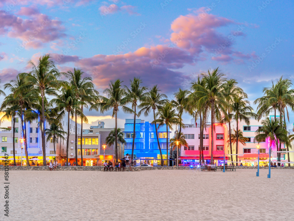 Fototapeta premium Sunset, South Beach, Ocean Drive,.Floridas East Coast.Miami Florida USA
