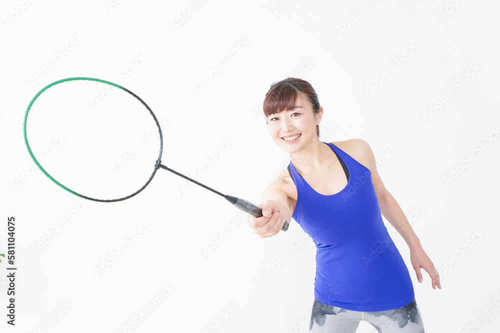 ラケットを持つ若い女性 ラケットを持つ若い女性