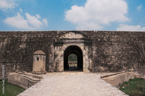 Cuadro en lienzo View of Jaffna Fort main entrance in Jaffna, Sri Lanka
