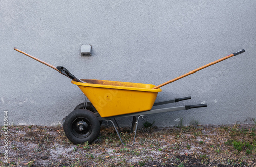 Leinwand Poster Gardening Tools and wheelbarrow