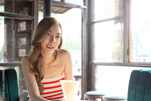 Free Download Girl in the Restaurant - GFXLoad