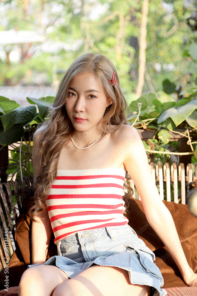 Naklejka premium Girl in The Vintage House